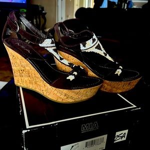 MIA suede beade detail wedge sandal 7.5 M. New with the box